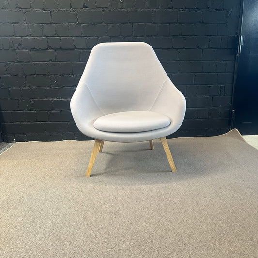 HAY About A Lounge Chair AAL 82 in Grau mit Holzbeinen gebraucht