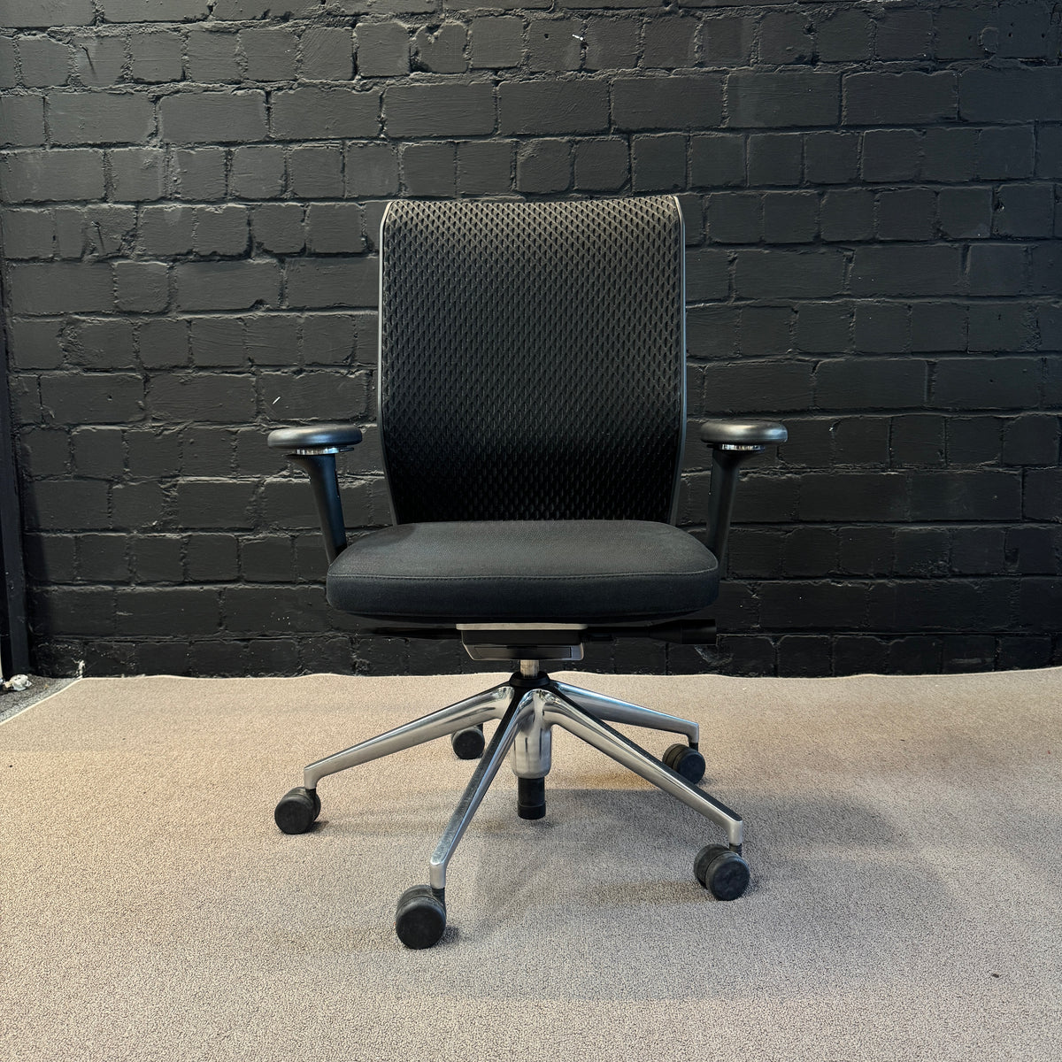 Arbeitsplatz-Paket DESIGN: USM Haller Tisch + Vitra Stuhl