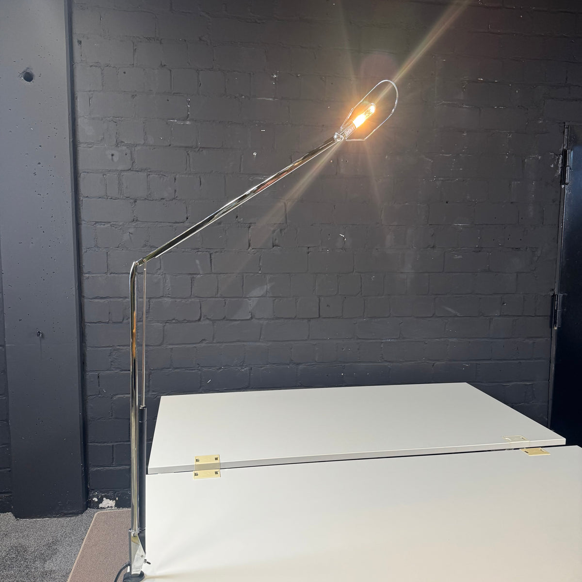 BELUX Designer Tischleuchte mit Tischklemme – Chrom – flexibel verstellbar – bis 120 cm