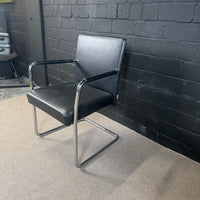Walter Knoll Freischwinger – Konferenzstuhl aus schwarzem Leder mit Chromgestell