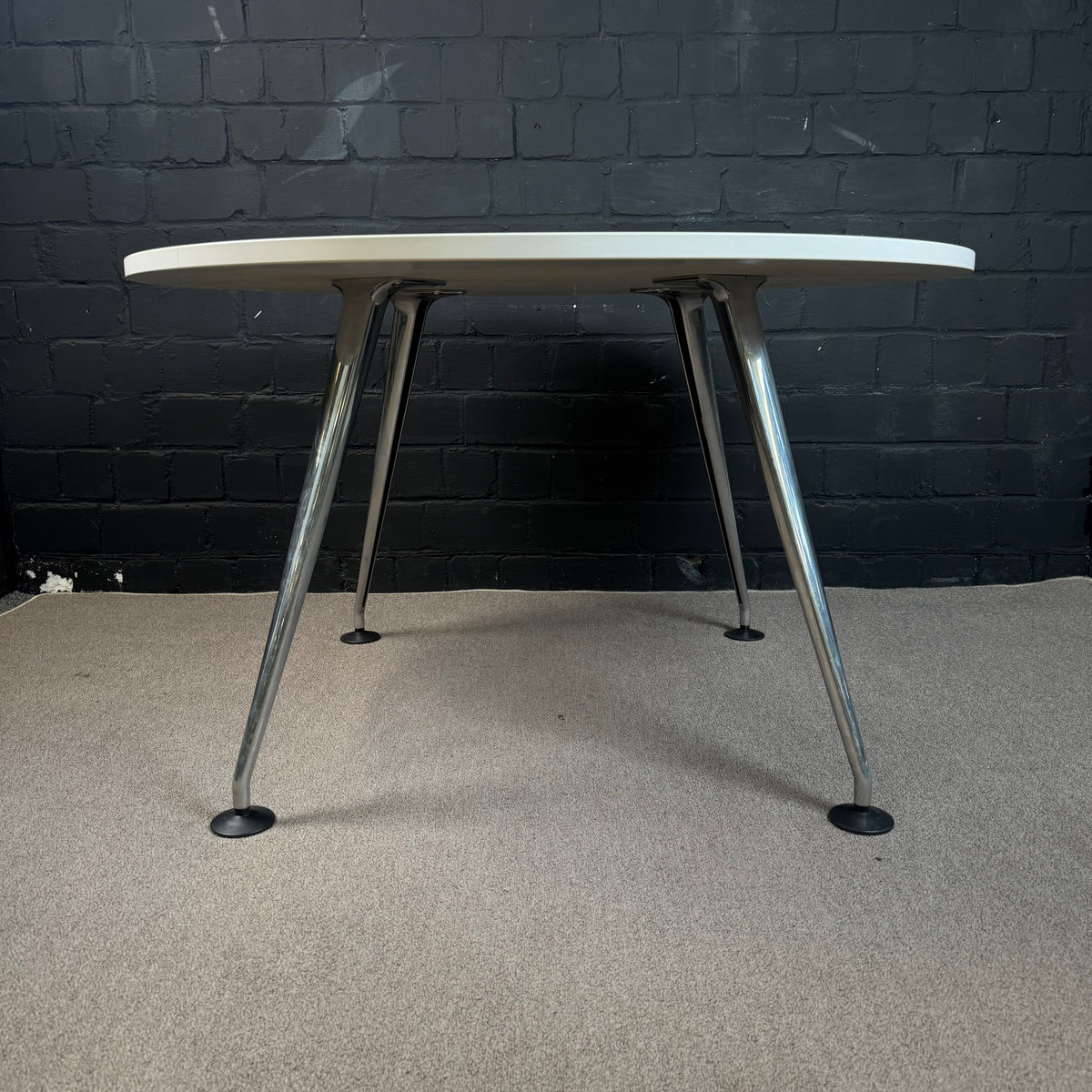 Vitra Besprechungstisch – Runder Design-Tisch in Weiß
