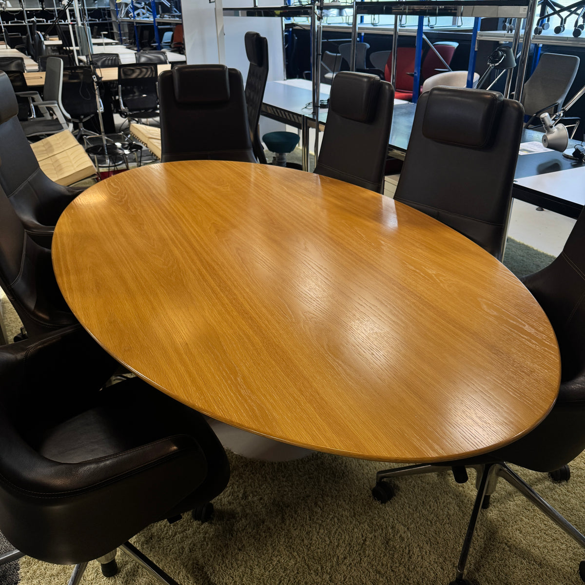 Knoll International Saarinen Ovaler Konferenztisch (Eiche Natur / Weiß)