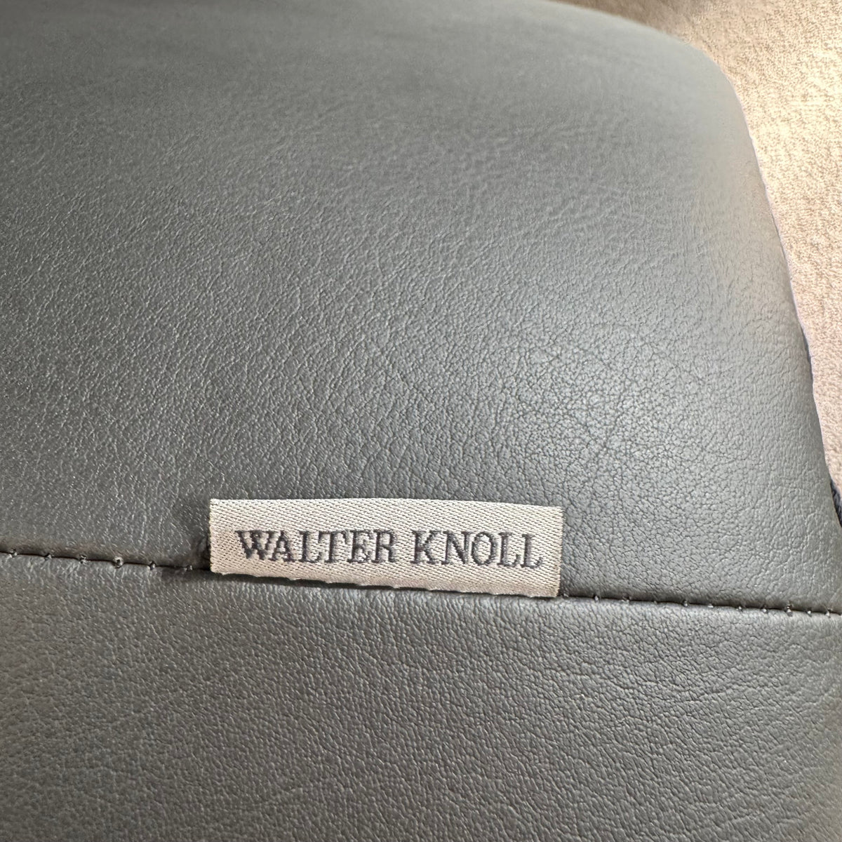Walter Knoll 369-10 Design Sessel mit Seating Stones Hocker – Aubergine / Violett