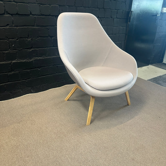 HAY About A Lounge Chair AAL 82 in Grau mit Holzbeinen gebraucht - Ansicht 2