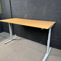 Rösch Office ST Schreibtisch – Elektrisch höhenverstellbar – 180 x 80 cm – Buche / Grau