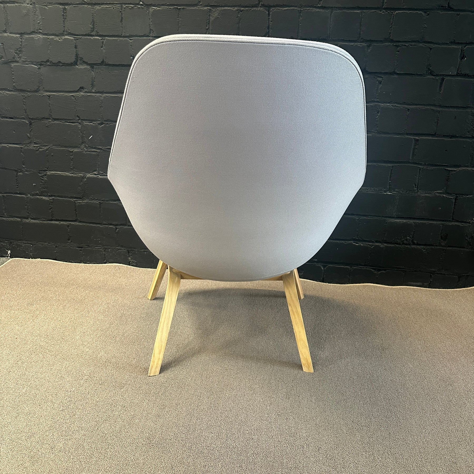 HAY About A Lounge Chair AAL 82 in Grau mit Holzbeinen gebraucht - Ansicht 4