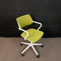 Steelcase QiVi Konferenzstuhl – Ergonomischer Meeting-Drehstuhl grün/weiß