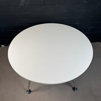 Vitra Besprechungstisch – Runder Design-Tisch in Weiß