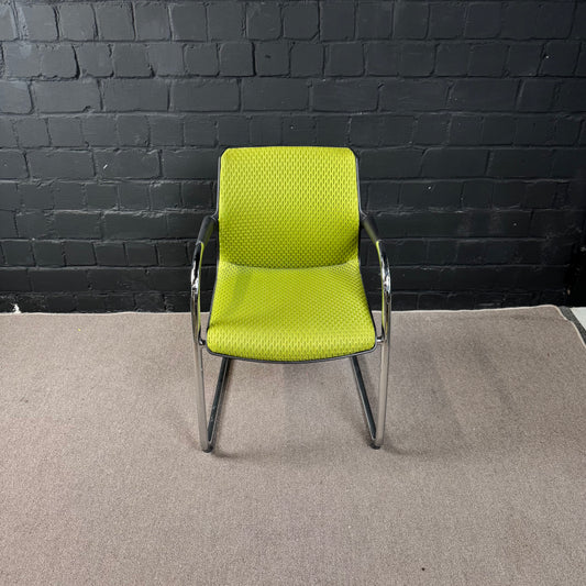 Vitra Visavis 2 Freischwinger mit Armlehnen, Grün