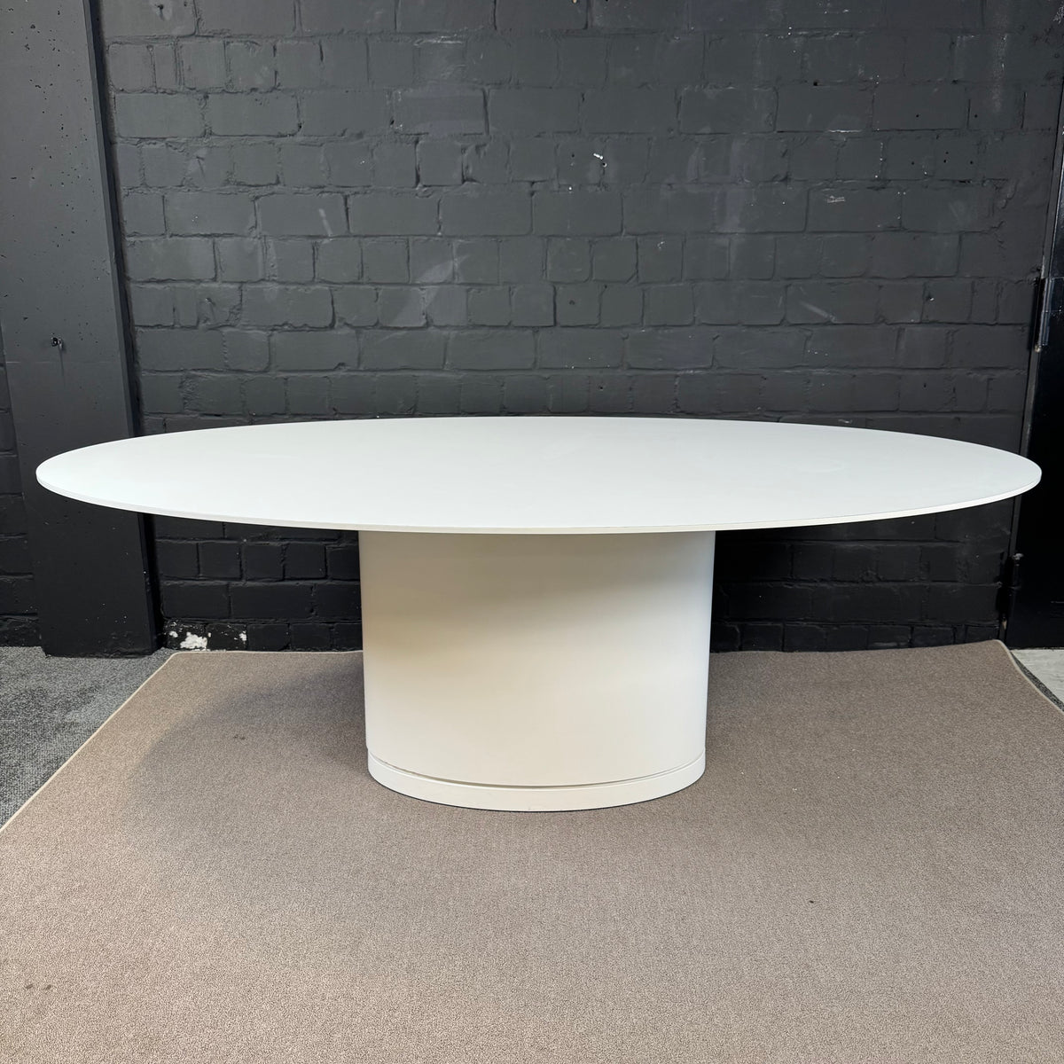 Arco Konferenztisch oval – 210 × 128 cm – Weiß – Design Besprechungstisch