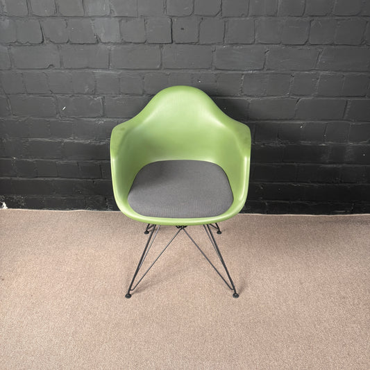 Vitra Eames Armchair DAR
