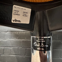 Vitra Eames Contract Table – Quadratischer Design-Tisch mit heller Holzplatte