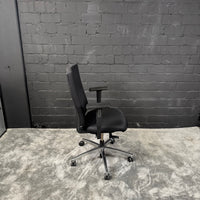 Dauphin ergonomischer Bürodrehstuhl – Schwarz – mit Armlehnen – höhenverstellbar – Aluminium-Fußkreuz