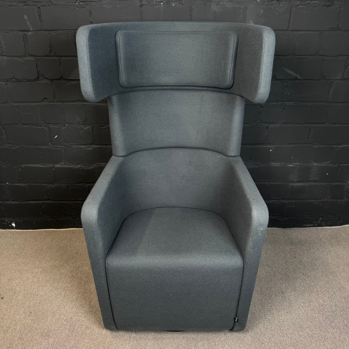 Bene Parcs Wing Chair – Akustik-Ohrensessel in Anthrazit