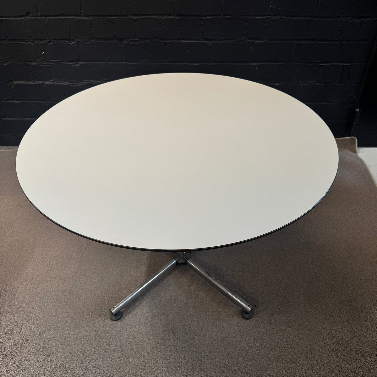 USM Haller USM Kitos Runder Besprechungstisch / Beistelltisch