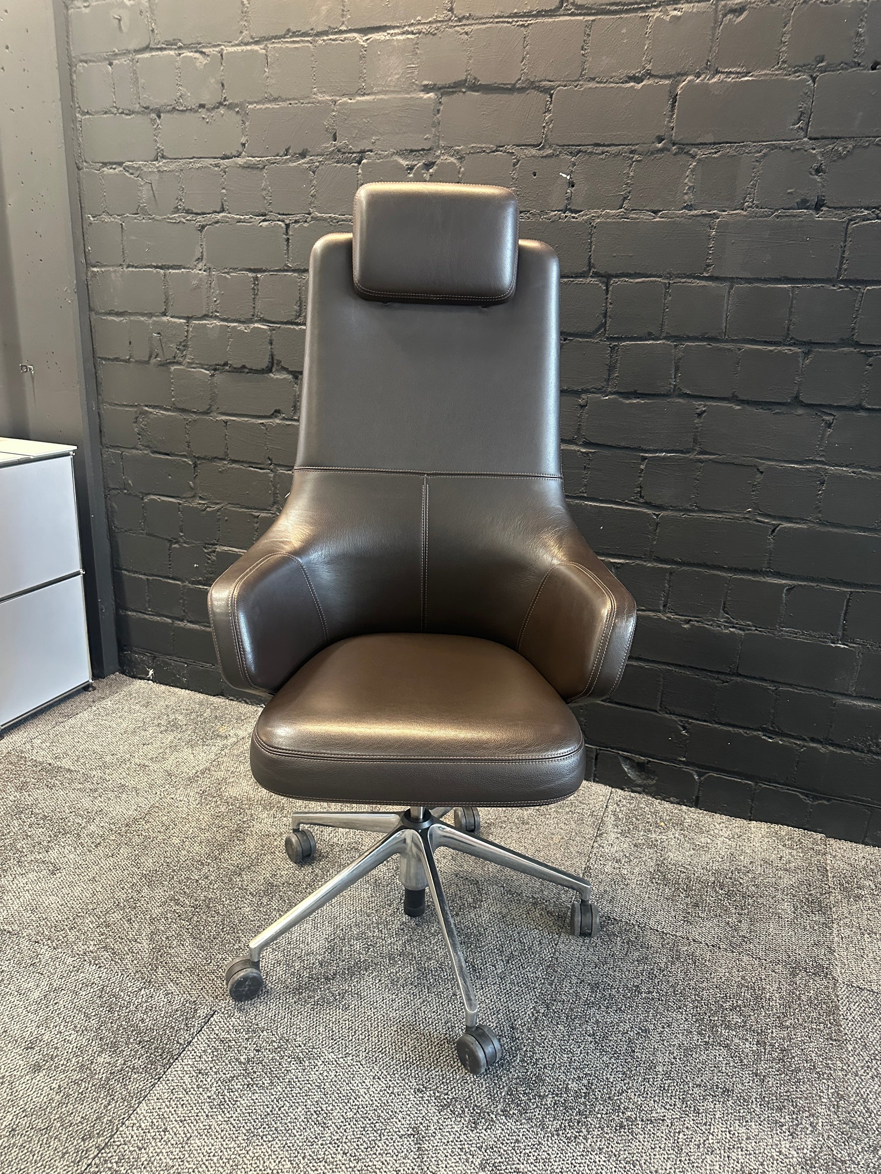 Vitra Grand Executive Highback Bürostuhl braunes Leder gebraucht - Ansicht 5