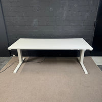 Steelcase elektrisch höhenverstellbarer Schreibtisch 180 x 80 cm – Weiß