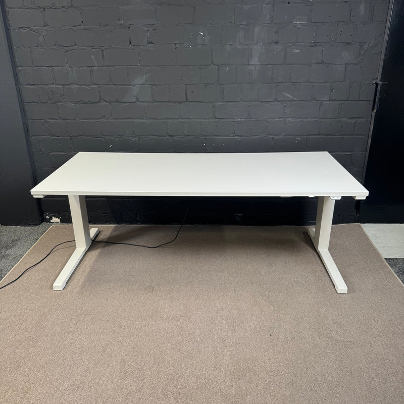 Steelcase elektrisch höhenverstellbarer Schreibtisch 180 x 80 cm – Weiß
