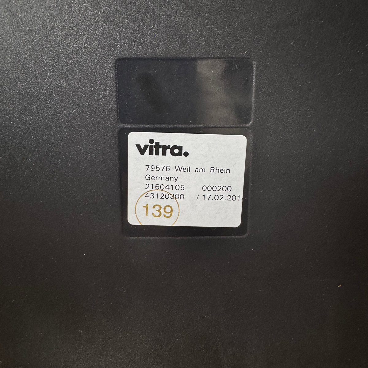 Vitra Visavis 2 Freischwinger mit Armlehnen, Grün