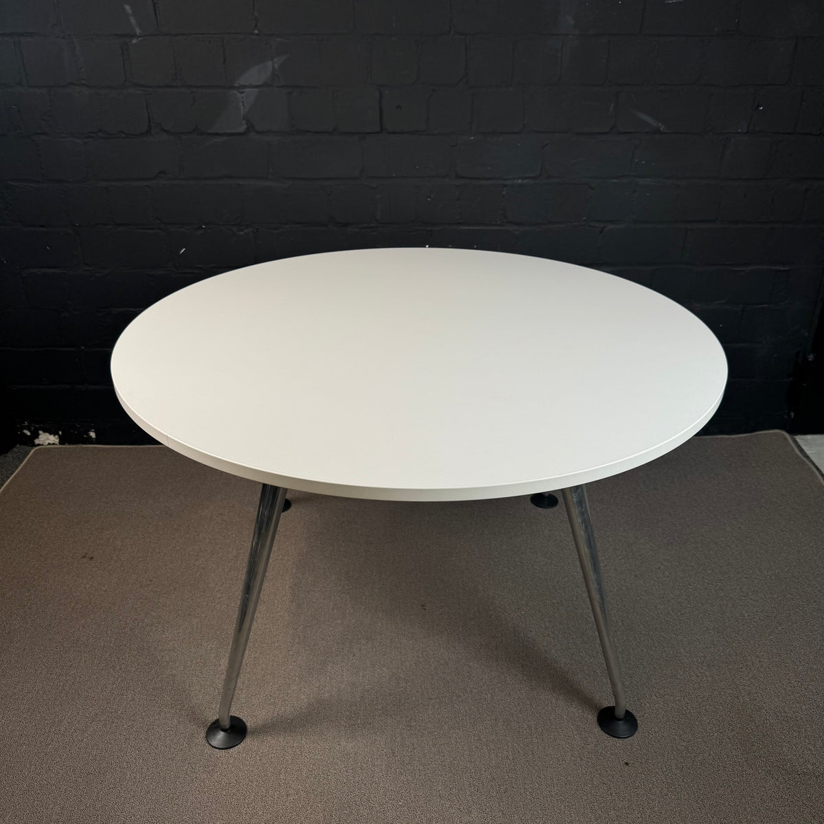 Vitra Besprechungstisch – Runder Design-Tisch in Weiß