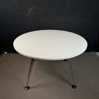Vitra Besprechungstisch – Runder Design-Tisch in Weiß