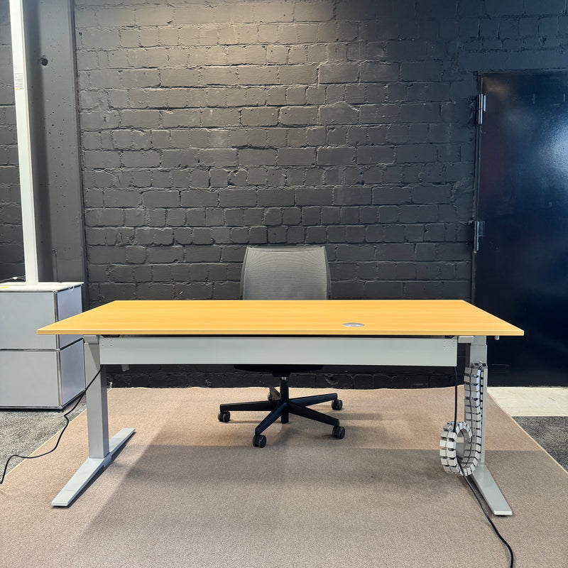 König+Neurath Ergonomie-Set Pro: König + Neurath Schreibtisch (höhenverstellbar, Buche) & Bürostuhl Set