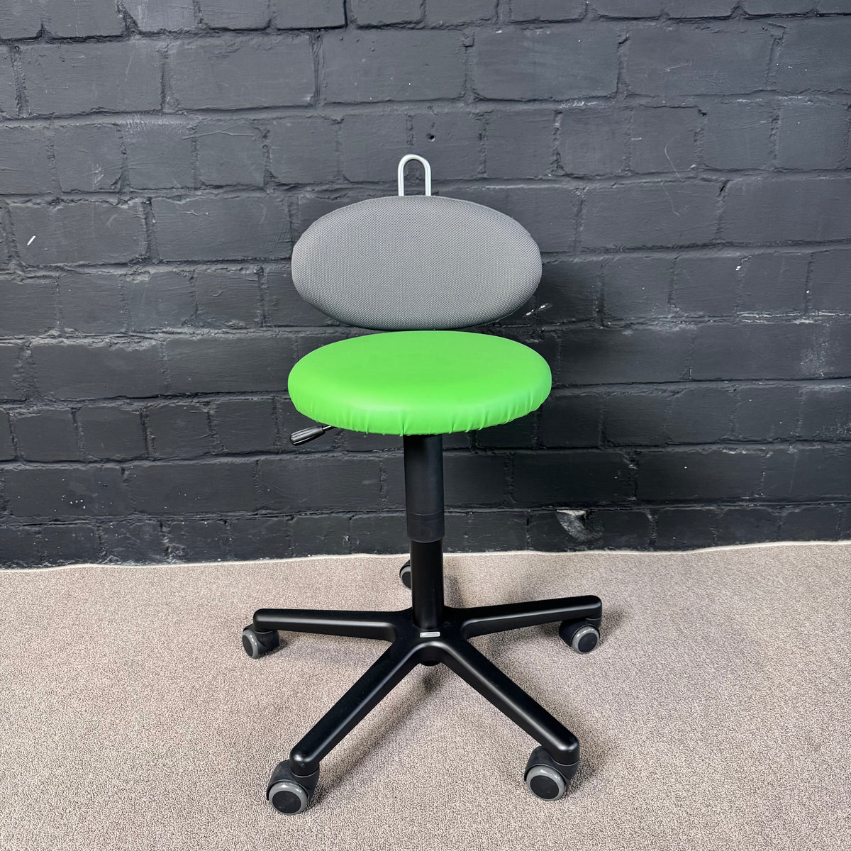 Leitner Ergomöbel Twist Ergonomischer Arbeitshocker grün/grau/schwarz