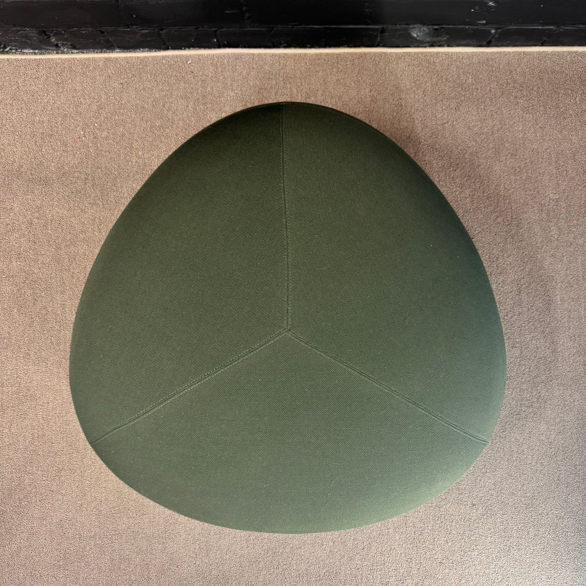 La Palma Sitzhocker, Dunkelgrün/Moosgrün, 60 × 60 × 45 cm