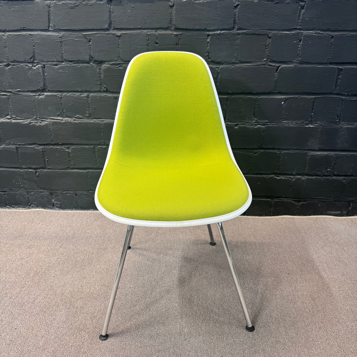 Vitra Eames Plastic Side Chair DSX Vollpolster Besucherstuhl