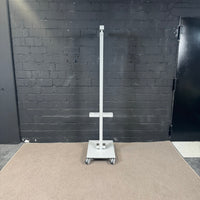 Steelcase Garderobenständer auf Rollen – mobile Büro-Garderobe mit 6 Haken – Weiß