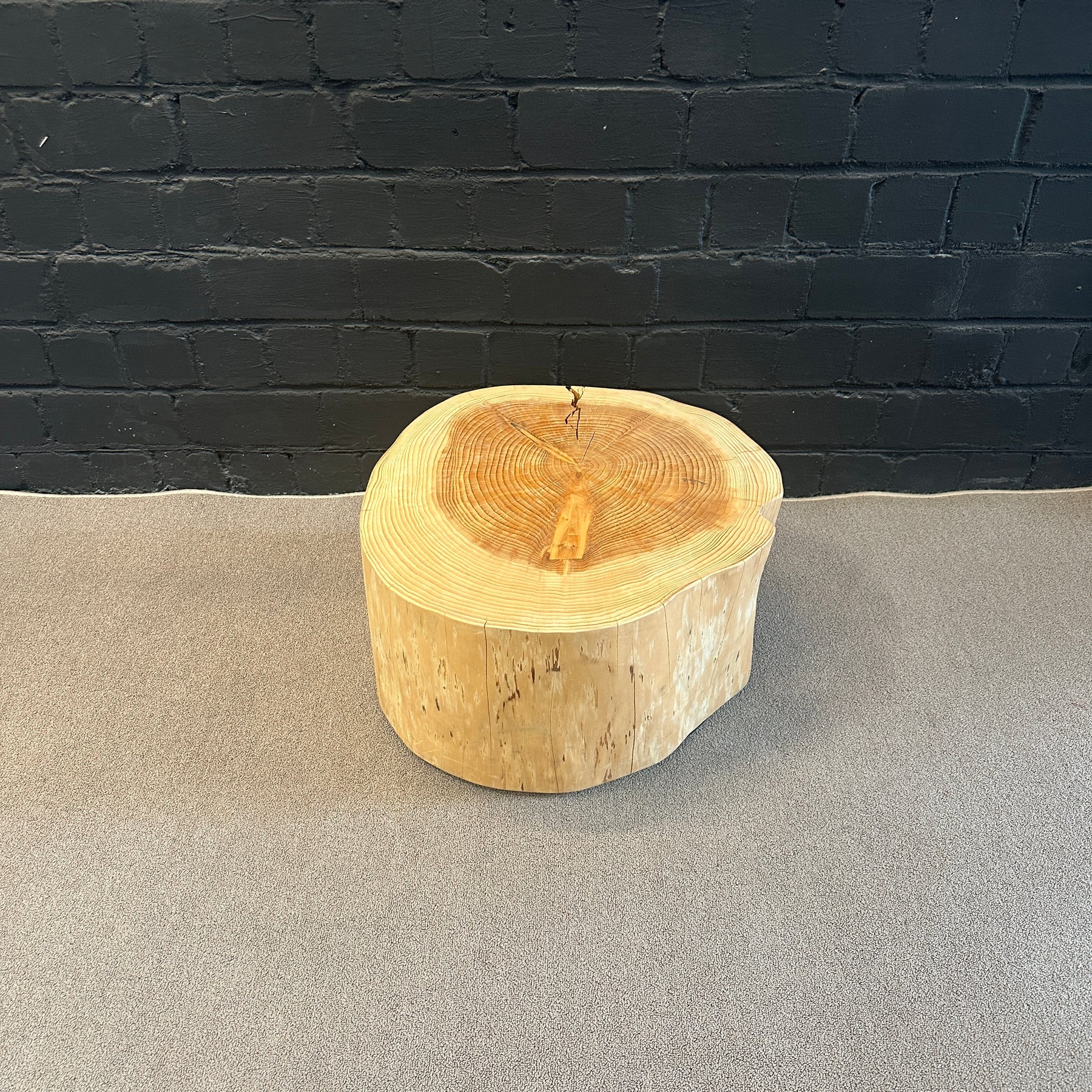 Designer-Hocker / Beistelltisch aus massivem Baumstamm - Made in Italy