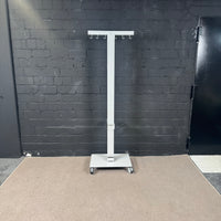 Steelcase Garderobenständer auf Rollen – mobile Büro-Garderobe mit 6 Haken – Weiß