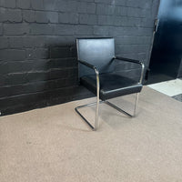 Walter Knoll Freischwinger – Konferenzstuhl aus schwarzem Leder mit Chromgestell