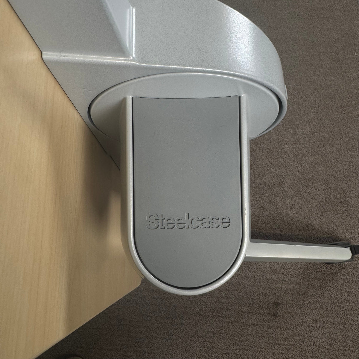 Steelcase FlipTop Twin (160 x 80 x 74 cm) – Mobiler Konferenz- und Schulungstisch in Ahorn
