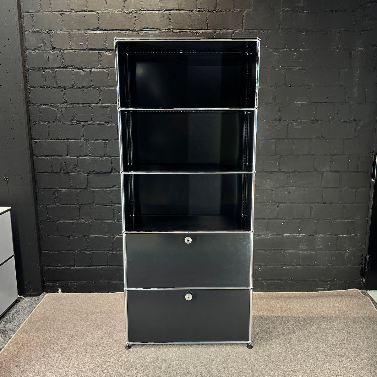 USM Haller Regal Graphitschwarz, 5 Raster + 2 Klappen, 75 × 179 cm
