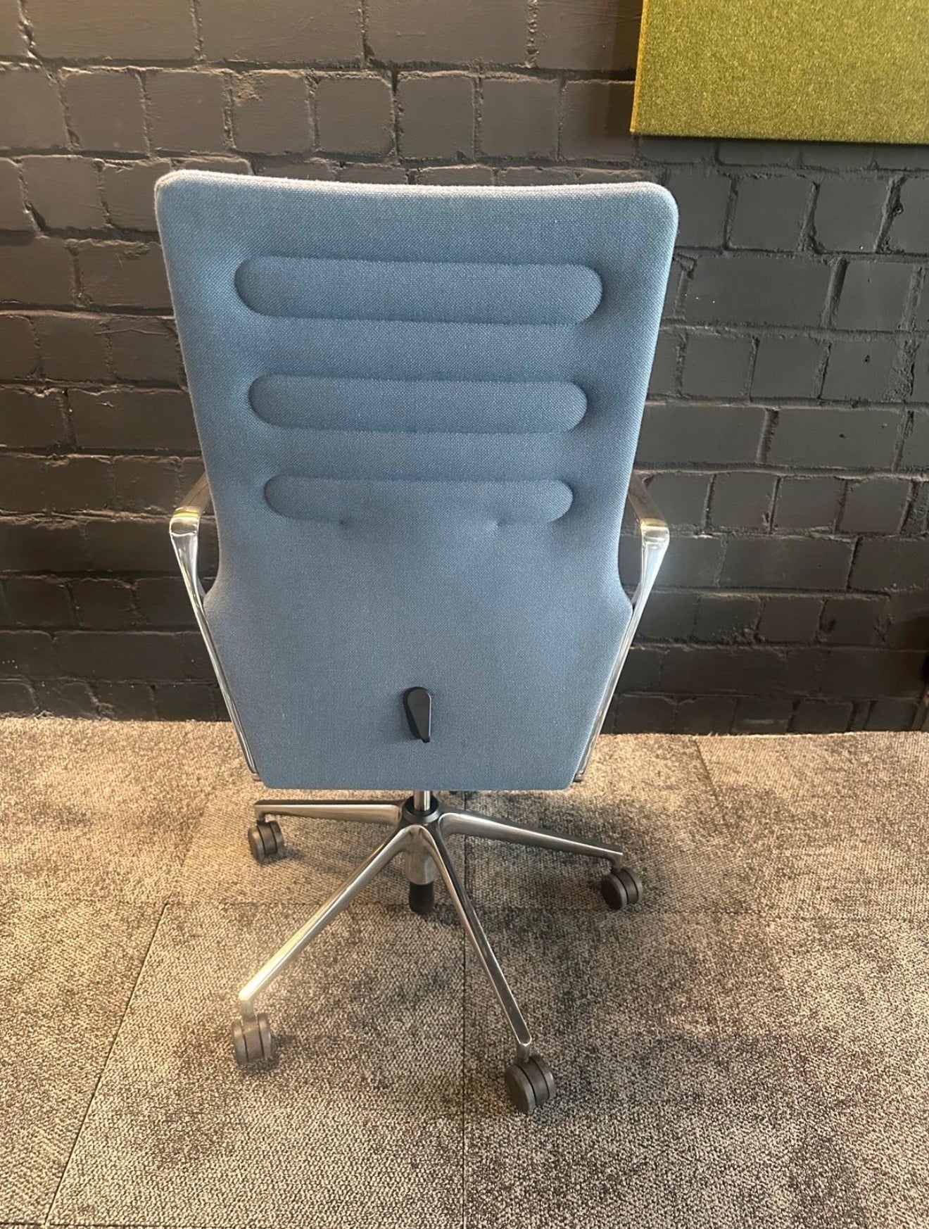 Vitra AC4 Bürodrehstuhl in Blau gebraucht - Ansicht 4
