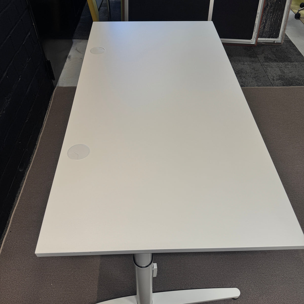 Smart Office Set: Assmann Tisch & Rollcontainer + König + Neurath Stuhl (Lichtgrau)