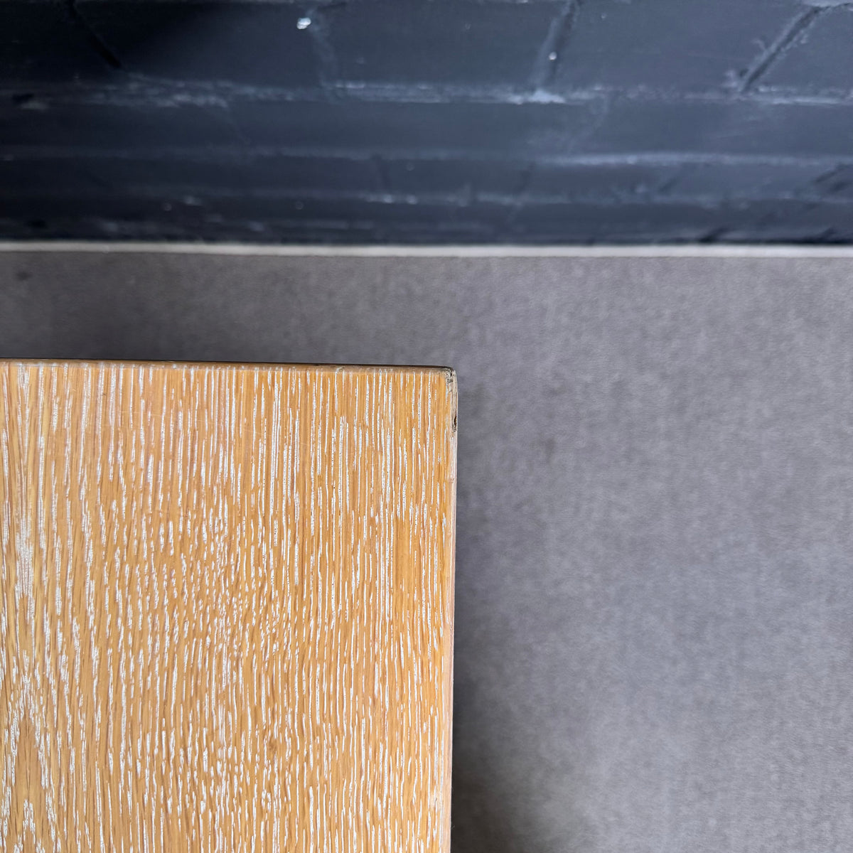 Vitra Eames Contract Table – Quadratischer Design-Tisch mit heller Holzplatte