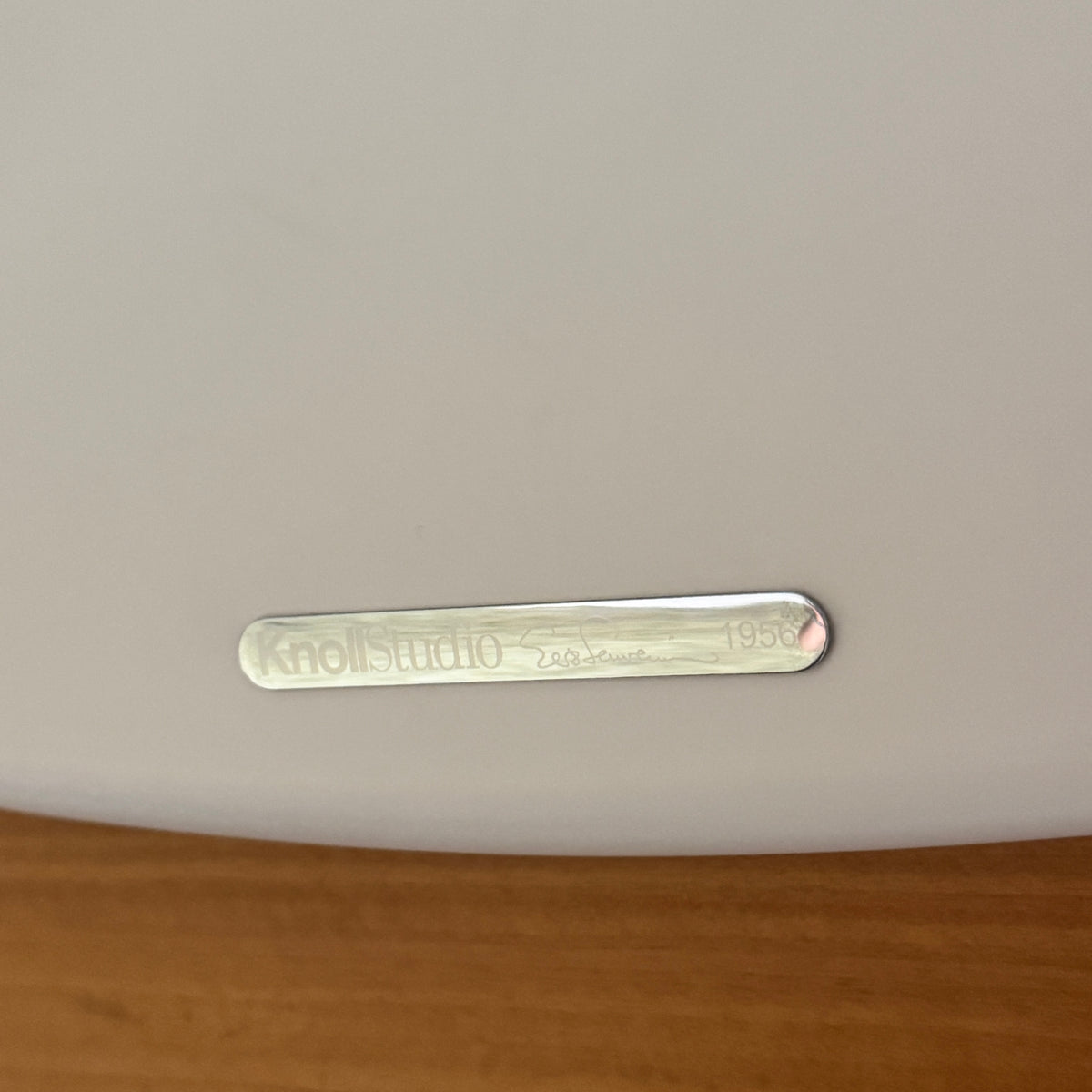 Knoll International Saarinen Ovaler Konferenztisch (Eiche Natur / Weiß)