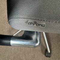 Ahrend Office Set – Elektrischer Steh-Sitz-Schreibtisch und Bürodrehstuhl