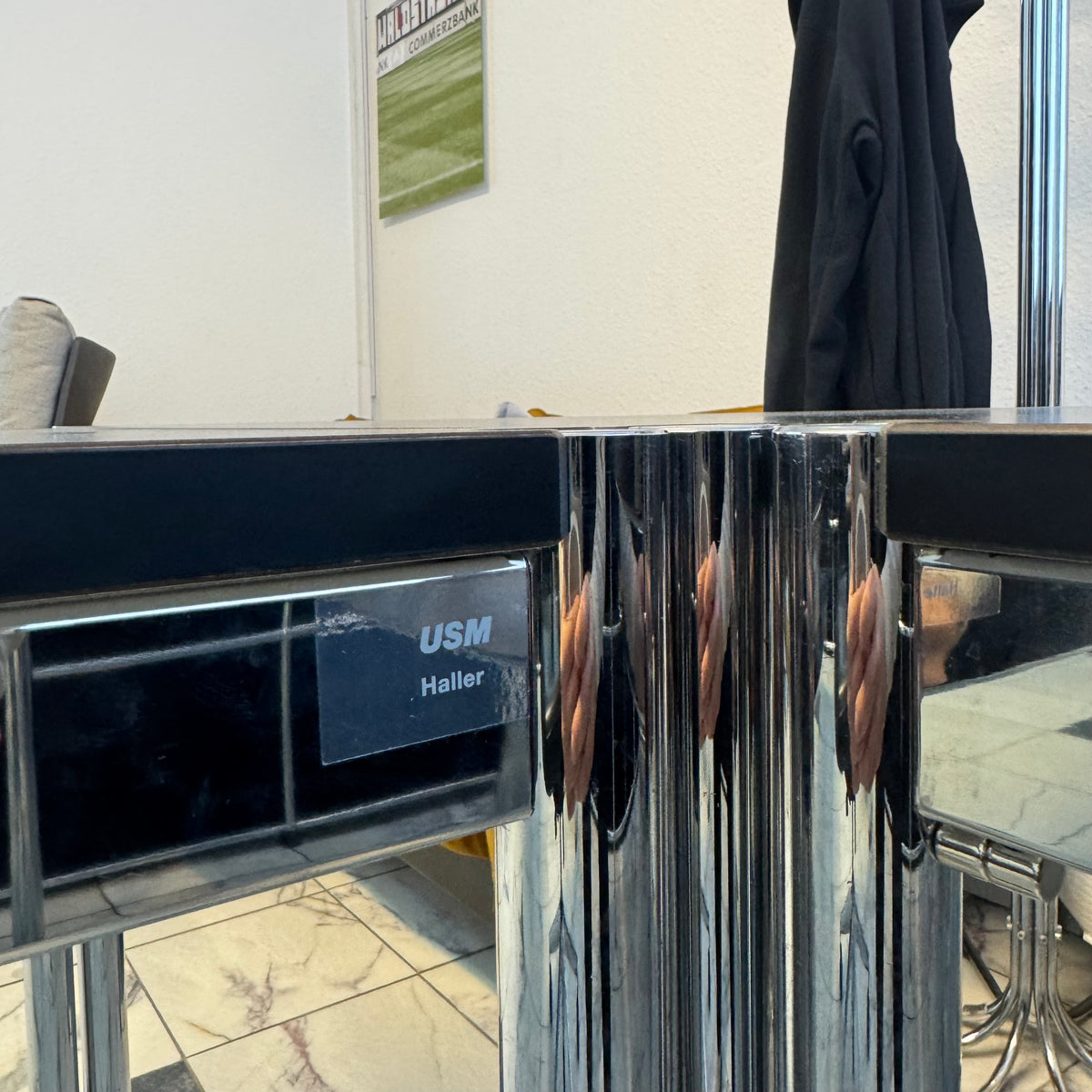 CEO Arbeitsplatz-Paket – USM Haller Eckschreibtisch + Vitra ID Trim L Executive-Stuhl