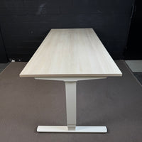 Palmberg Solitär Schreibtisch – Elektrisch höhenverstellbarer Steh-Sitz-Tisch