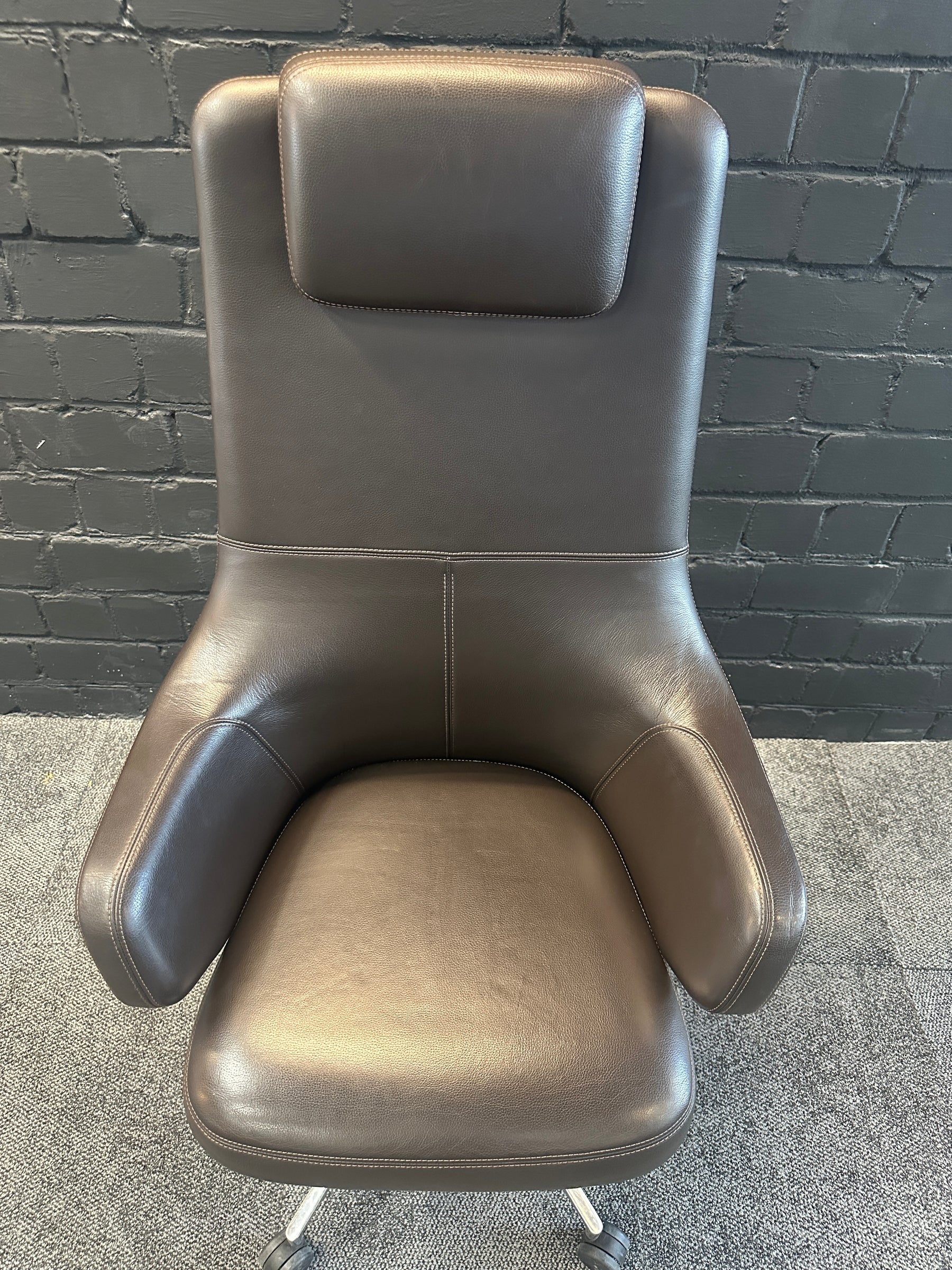 Vitra Grand Executive Highback Bürostuhl braunes Leder gebraucht - Ansicht 2