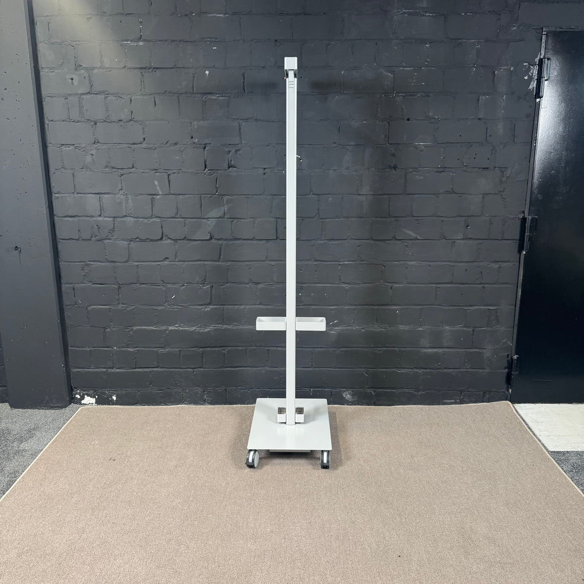 Steelcase Garderobenständer auf Rollen – mobile Büro-Garderobe mit 6 Haken – Weiß