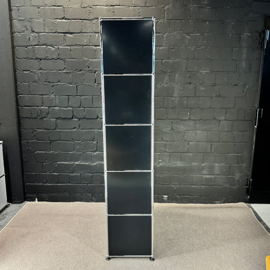 USM Haller Regal Graphitschwarz, 5 Raster + 2 Klappen, 75 × 179 cm