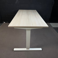 Palmberg Solitär Schreibtisch – Elektrisch höhenverstellbarer Steh-Sitz-Tisch