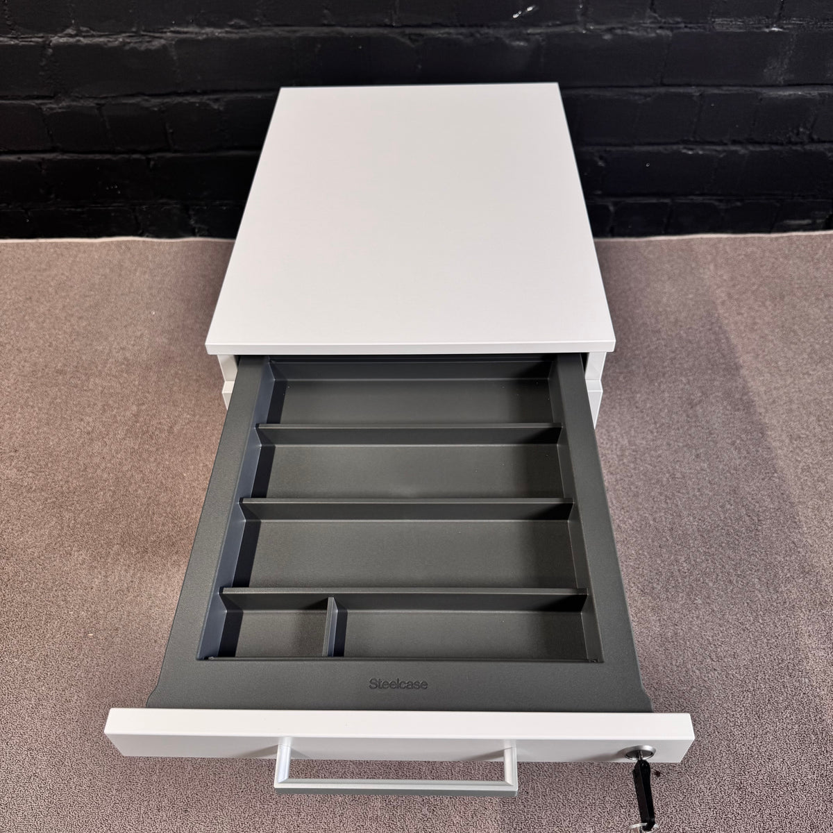 Steelcase Rollcontainer – Abschließbarer Büro-Container in Weiß