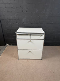 USM Haller Sideboard in Lichtgrau – Zeitloser Designklassiker