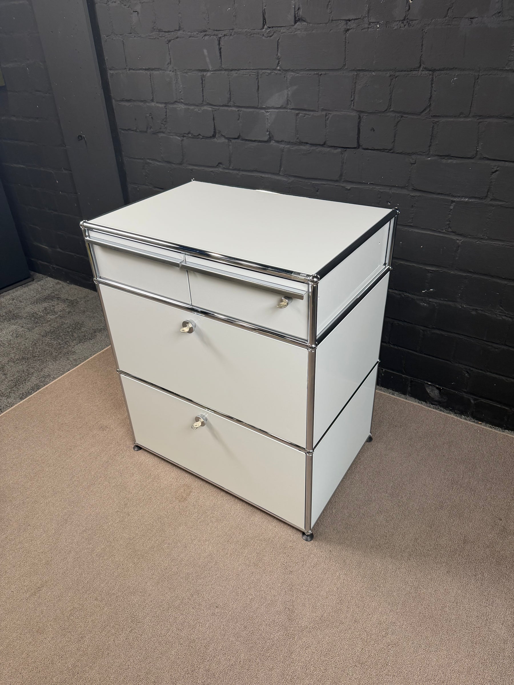 USM Haller Sideboard in Lichtgrau – Zeitloser Designklassiker
