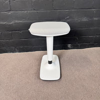Dauphin Trendoffice Stehhilfe – Ergonomischer Stehsitz / Pendelhocker grau/weiß